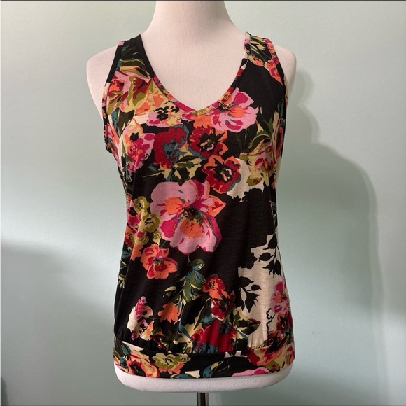 Lily Star multi colored floral tank - Picture 1 of 9